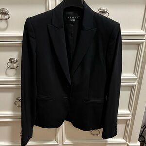 Brand new Theory suit jacket / blazer in Size 0